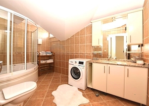 بنتهاوس مفروشة من غرفتي نوم في منطقة أوبا