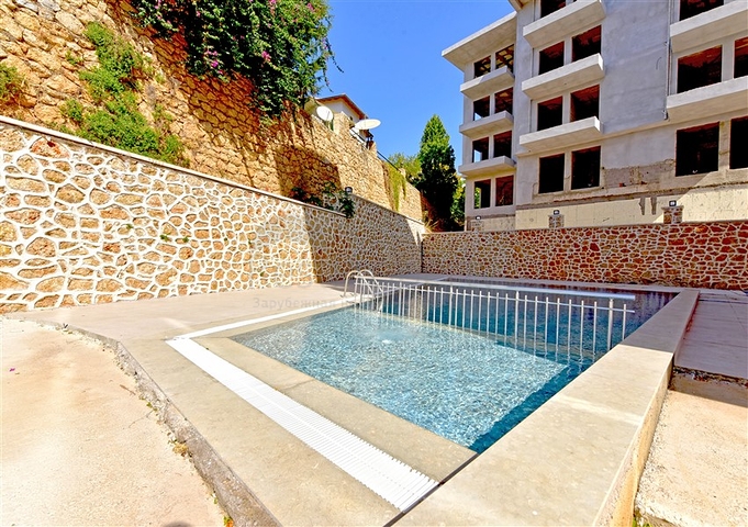 مجمع من نوع النادي قيد الإنشاء في منطقة أوبا