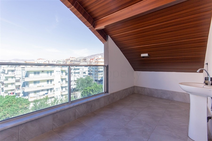 بنتهاوس واسع على ساحل البحر الأبيض المتوسط