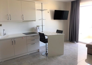 استديو ضمن مجمع سكني حديث على مسافة خطوات من شاطئ البحر 