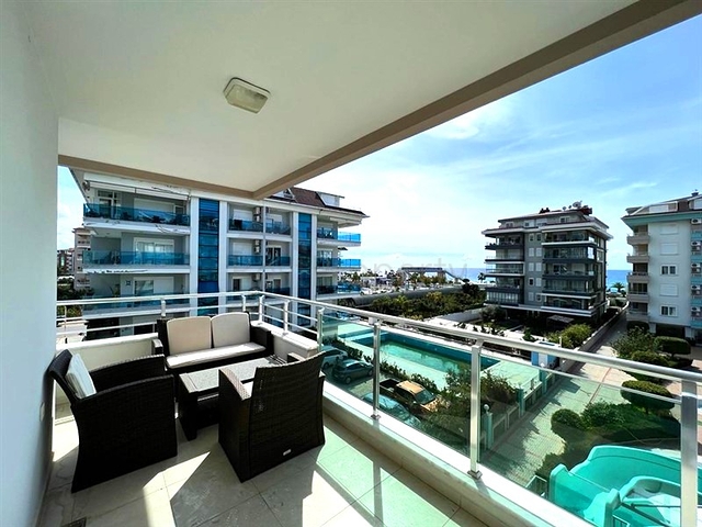 شقة 2+1 على بعد 50 متر من البحر في منطقة كستل 