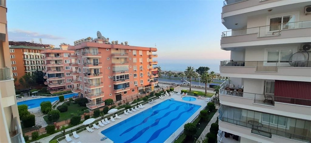 شقة 2 + 1 على الخط الأول في حي محمودلار