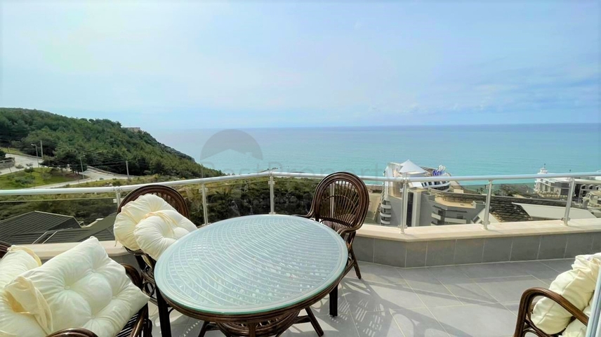 بنتهاوس 4+1 مطل على البحر في منطقة كوناكلي