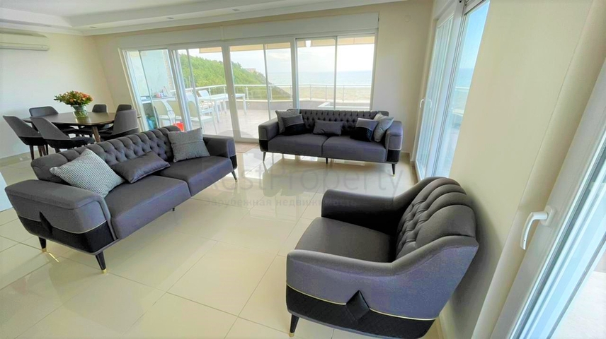 بنتهاوس 4+1 مطل على البحر في منطقة كوناكلي