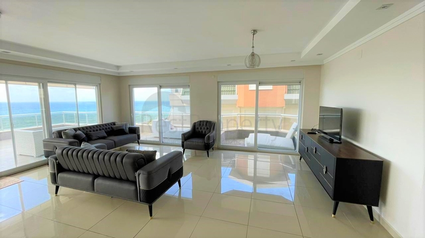 بنتهاوس 4+1 مطل على البحر في منطقة كوناكلي