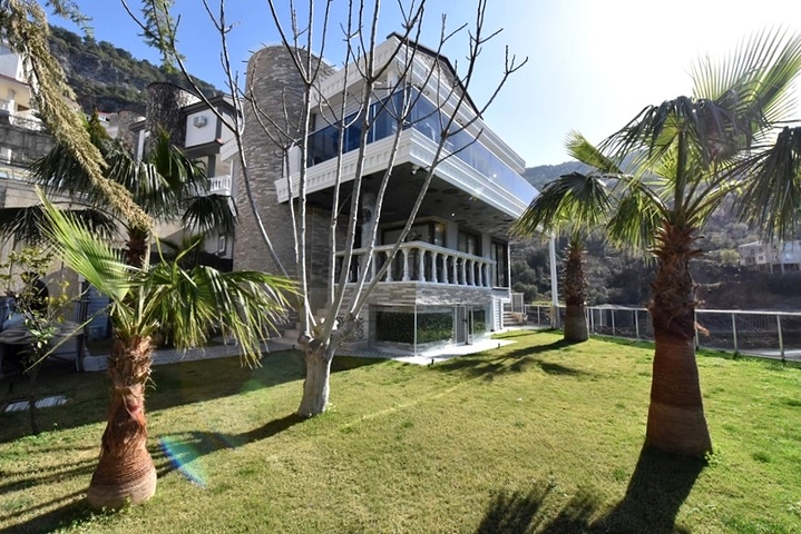 فيلا 3+1 في وسط ألانيا