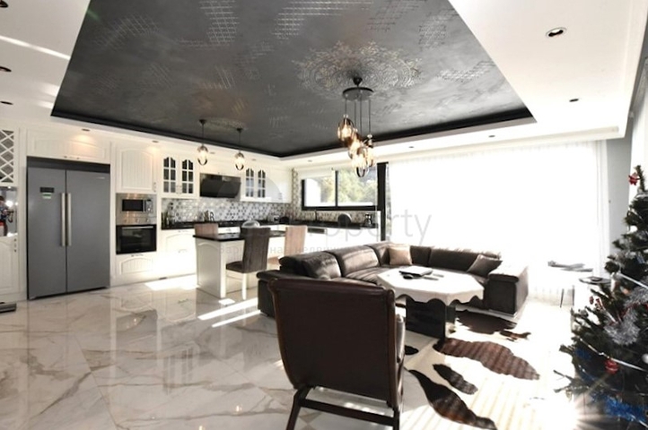 فيلا 3+1 في وسط ألانيا