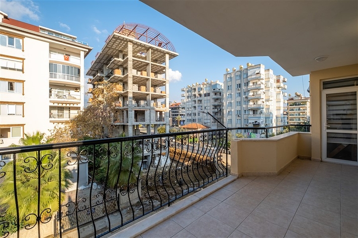 شقة فسيحة 2 + 1 في منطقة أوبا