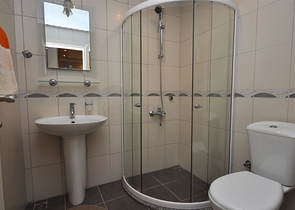  شقق 1+1 مع الحد الأدنى من البنية التحتية في وسط ألانيا