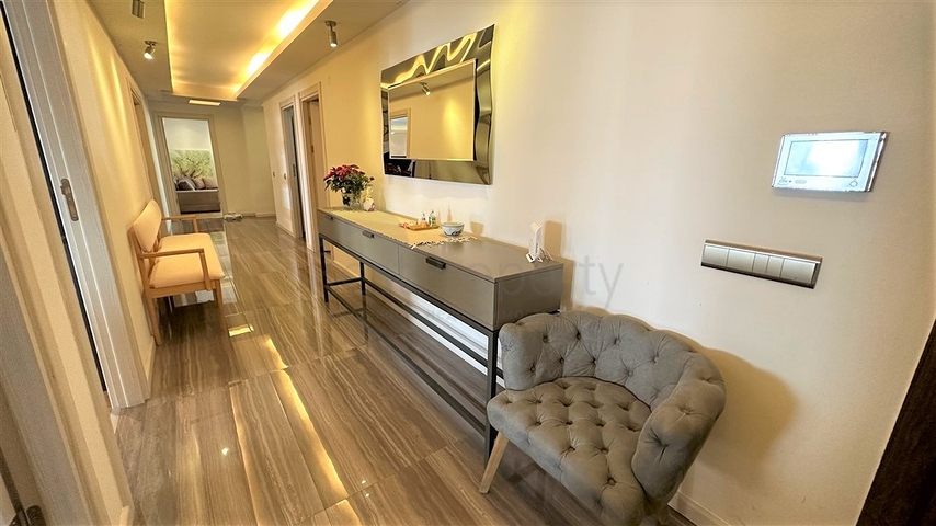 شقة فسيحة مع تجديد مصمم