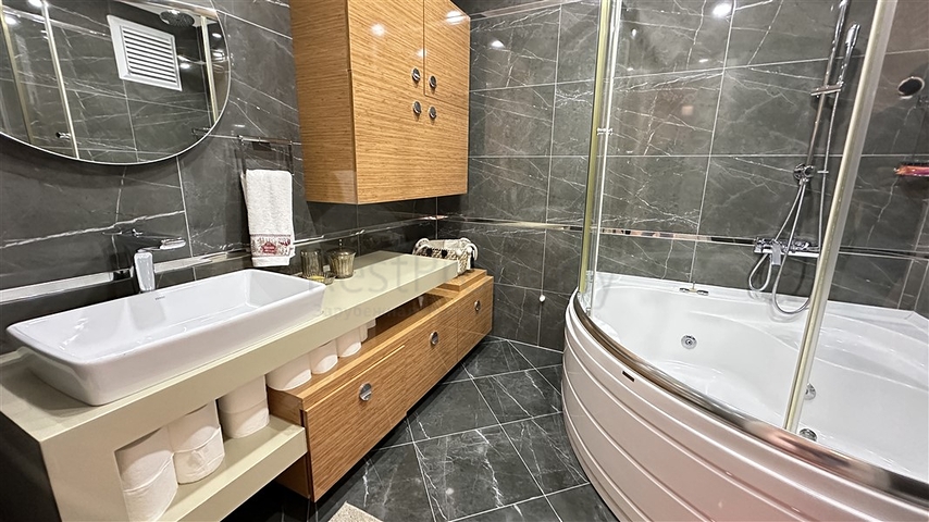 شقة فسيحة مع تجديد مصمم