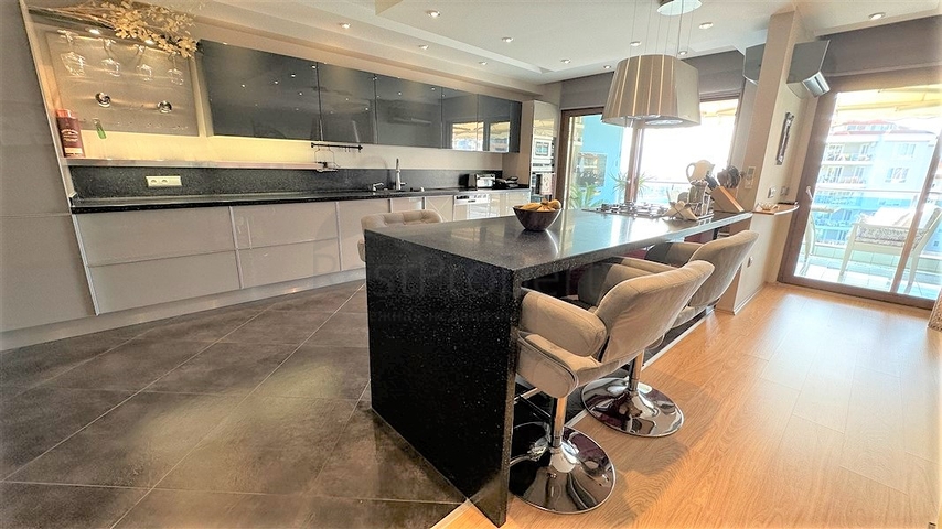 شقة فسيحة مع تجديد مصمم