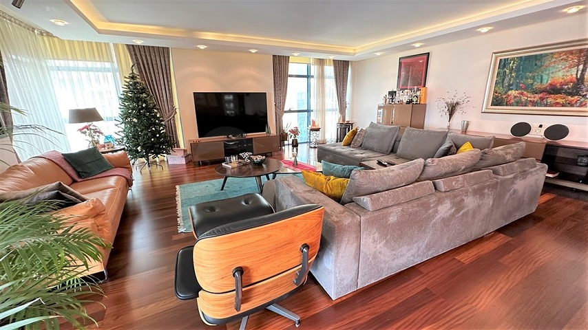 شقة فسيحة مع تجديد مصمم