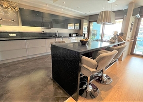 شقة فسيحة مع تجديد مصمم