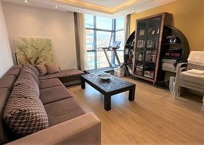 شقة فسيحة مع تجديد مصمم