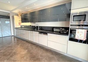 شقة فسيحة مع تجديد مصمم