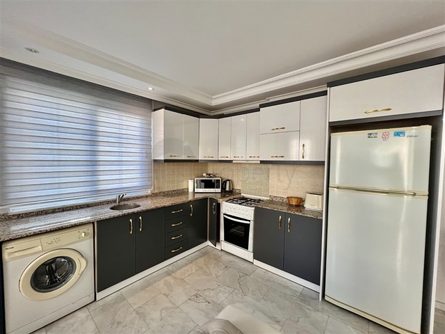 شقة 2 + 1 500 متر من البحر في منطقة أوبا