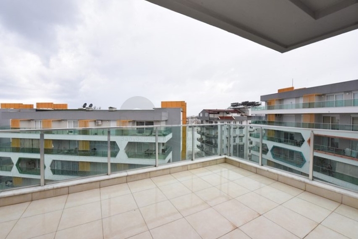 شقة فسيحة 4 + 1 في حي أفسالار