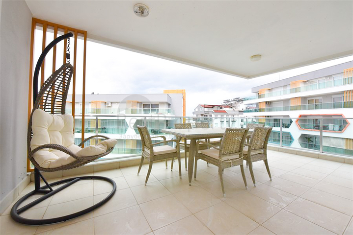 شقة فسيحة 4 + 1 في حي أفسالار