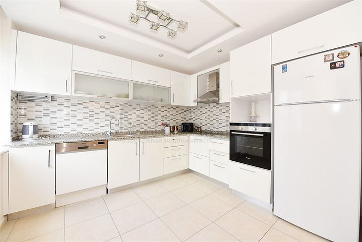 شقة فسيحة 4 + 1 في حي أفسالار