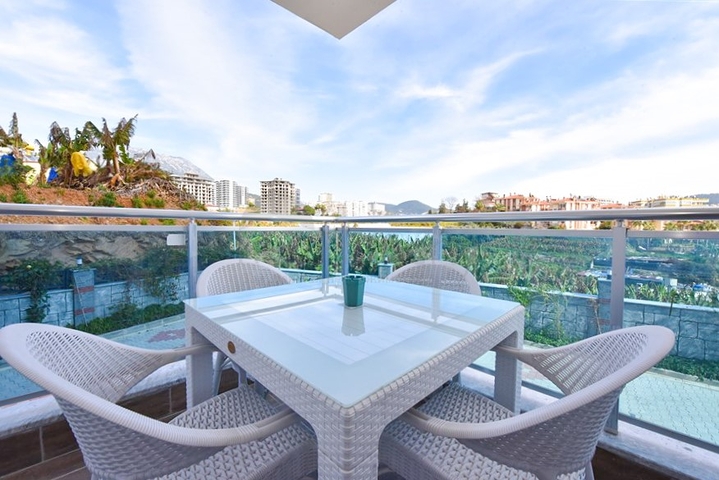 1 + 1 600 م إلى البحر في محمودلار