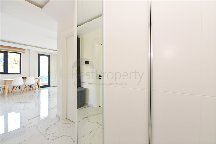 1 + 1 600 م إلى البحر في محمودلار