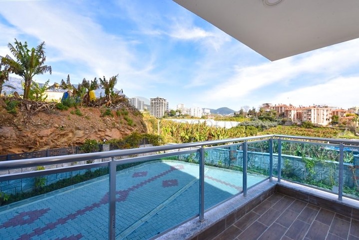 1 + 1 600 م إلى البحر في محمودلار