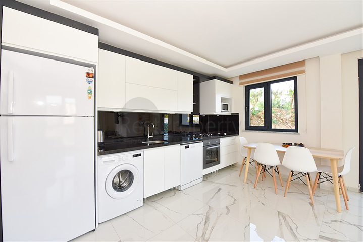 1 + 1 600 م إلى البحر في محمودلار