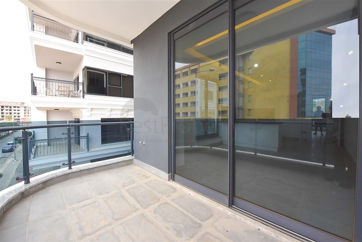 شقة من غرفتي نوم على البحر