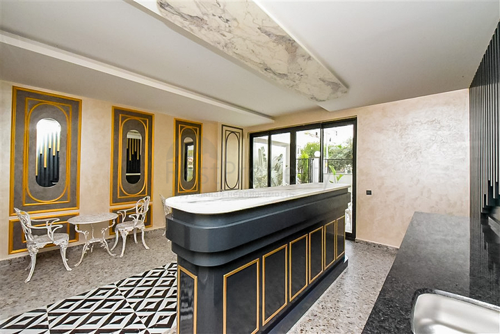 بنتهاوس فاخر مع إطلالات بانورامية على البحر في وسط ألانيا