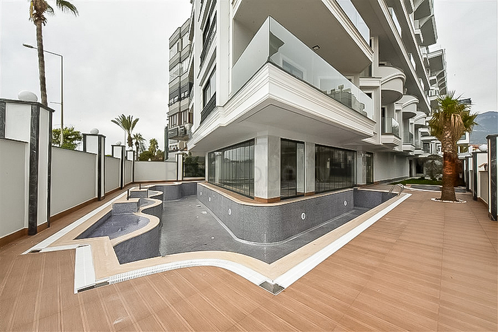 بنتهاوس فاخر مع إطلالات بانورامية على البحر في وسط ألانيا