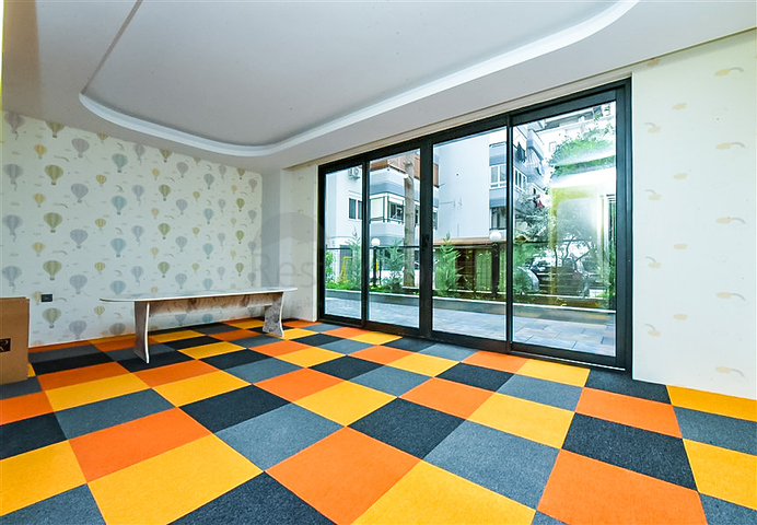 بنتهاوس فاخر مع إطلالات بانورامية على البحر في وسط ألانيا