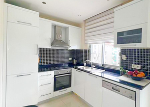 شقة مفروشة 1 + 1 مطلة على البحر في منطقة كستيل