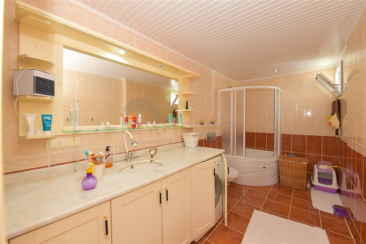 شقة 2 + 1 على الخط الأول في حي محمودلار