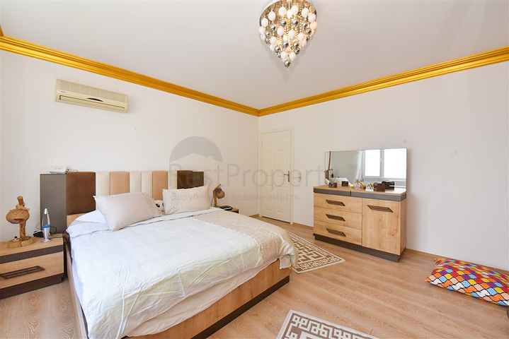 شقة 2 + 1 على الخط الأول في حي محمودلار