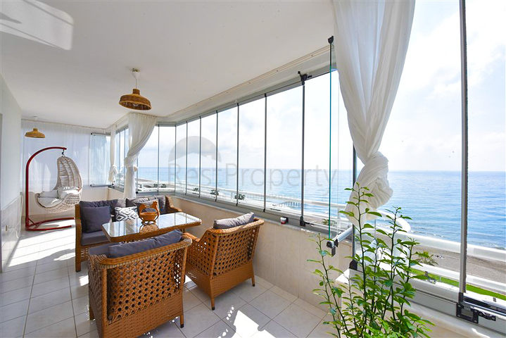 شقة 2 + 1 على الخط الأول في حي محمودلار