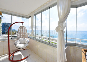 شقة 2 + 1 على الخط الأول في حي محمودلار