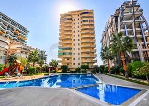 شقة 2 + 1 على الخط الأول في حي محمودلار