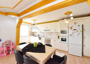 شقة 2 + 1 على الخط الأول في حي محمودلار