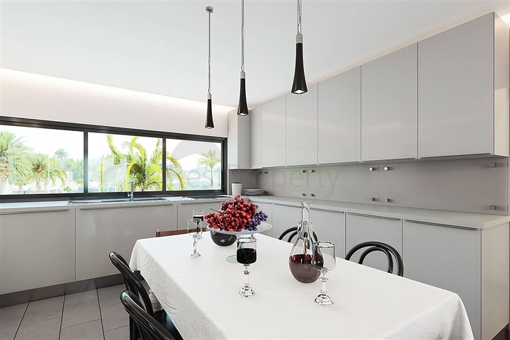 شقق على البحر في مجمع من الدرجة الممتازة 