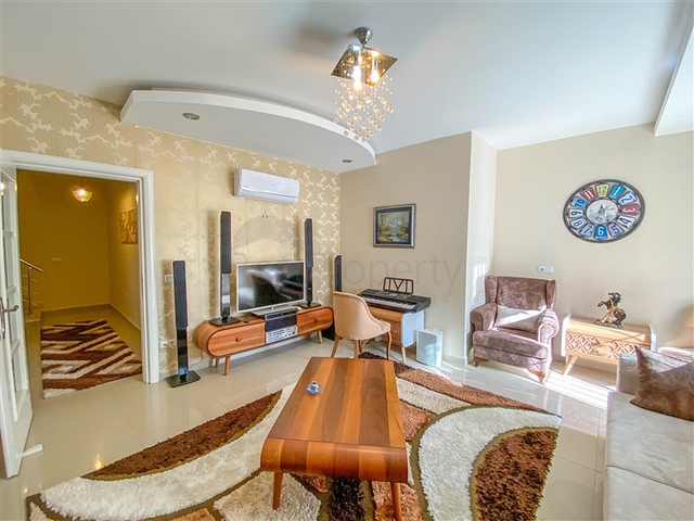 دوبلكس حديقة 3 + 1 في منطقة كيستل الشهيرة