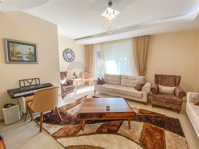 دوبلكس حديقة 3 + 1 في منطقة كيستل الشهيرة