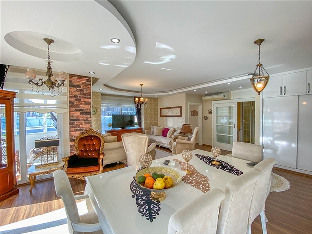 دوبلكس حديقة 3 + 1 في منطقة كيستل الشهيرة