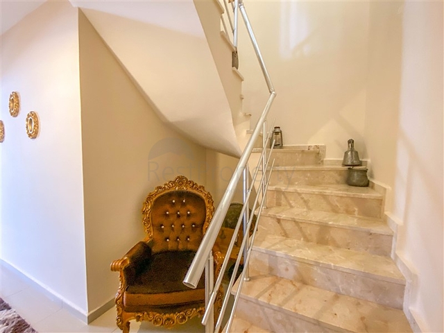 دوبلكس حديقة 3 + 1 في منطقة كيستل الشهيرة