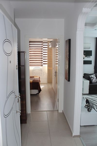 شقق بتصاميم مختلفة ضمن مجمع حديث في افسلار 