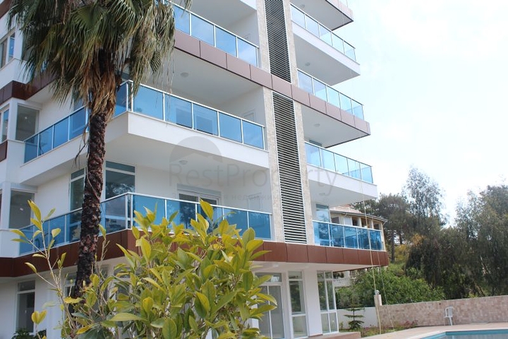 شقق بتصاميم مختلفة ضمن مجمع حديث في افسلار 