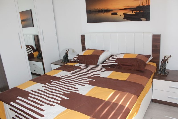 شقق بتصاميم مختلفة ضمن مجمع حديث في افسلار 