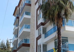 شقق بتصاميم مختلفة ضمن مجمع حديث في افسلار 