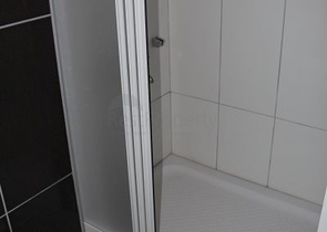 شقق بتصاميم مختلفة ضمن مجمع حديث في افسلار 