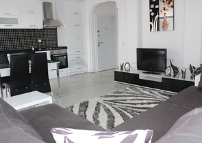 شقق بتصاميم مختلفة ضمن مجمع حديث في افسلار 